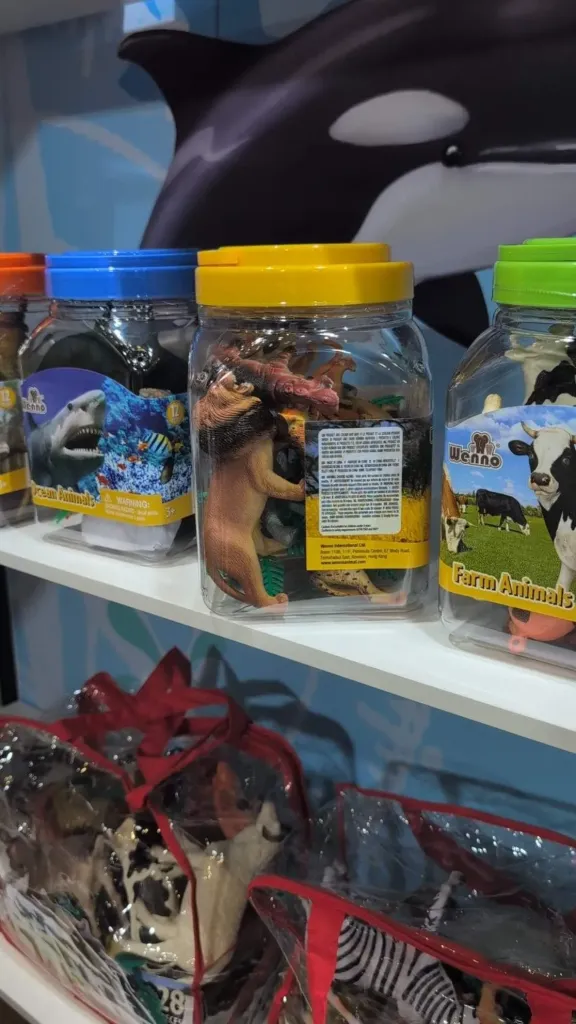 12 pcs wild animals playset in 3L Animal head bucket